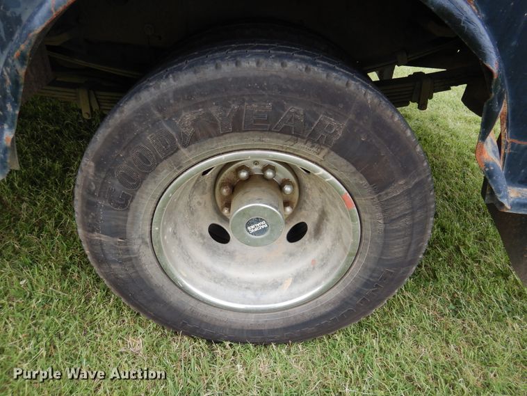 image for item DI0362 2004 Chevrolet Silverado 3500  Ext. Cab flatbed pickup truck