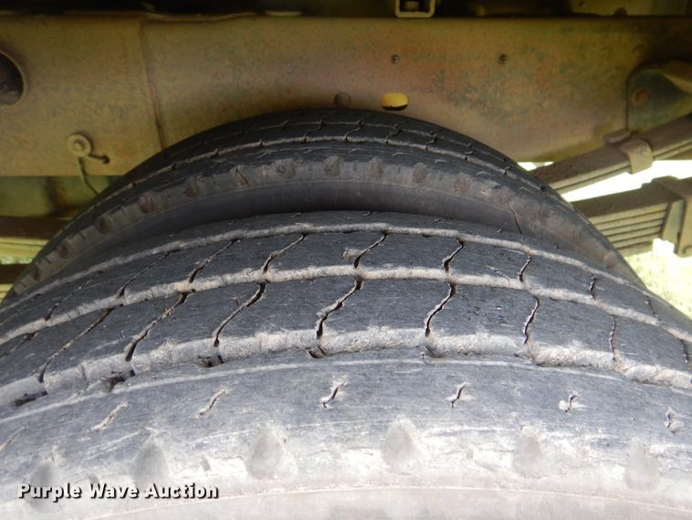 image for item DI0362 2004 Chevrolet Silverado 3500  Ext. Cab flatbed pickup truck