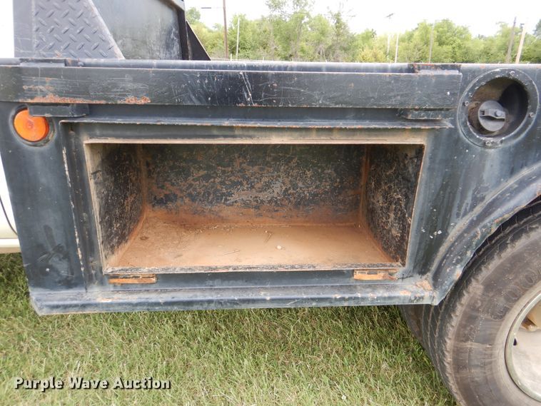 image for item DI0362 2004 Chevrolet Silverado 3500  Ext. Cab flatbed pickup truck