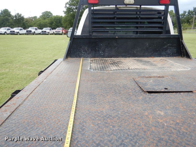 image for item DI0362 2004 Chevrolet Silverado 3500  Ext. Cab flatbed pickup truck