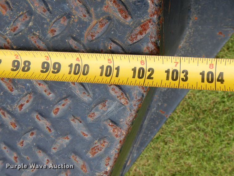 image for item DI0362 2004 Chevrolet Silverado 3500  Ext. Cab flatbed pickup truck