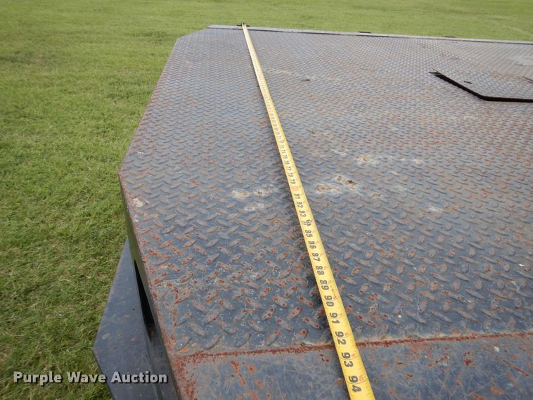 image for item DI0362 2004 Chevrolet Silverado 3500  Ext. Cab flatbed pickup truck