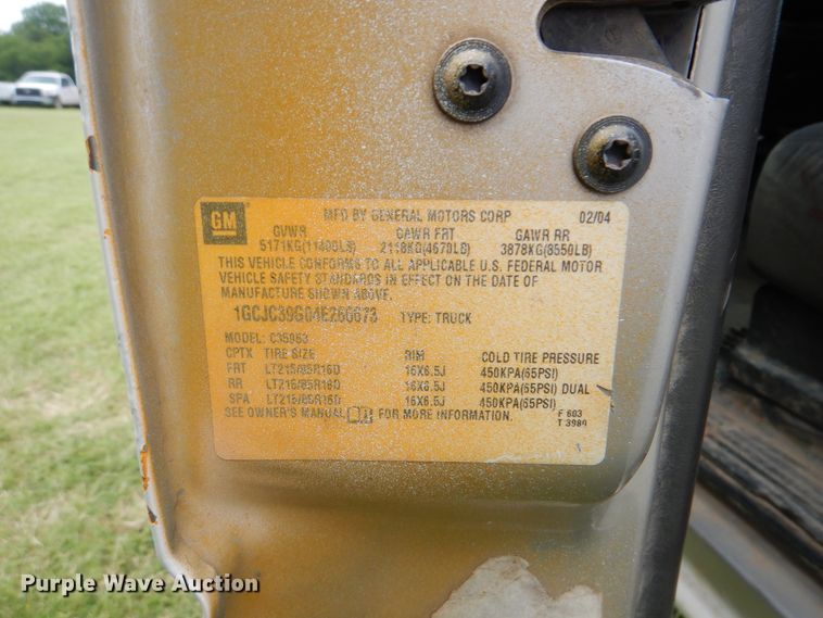 image for item DI0362 2004 Chevrolet Silverado 3500  Ext. Cab flatbed pickup truck