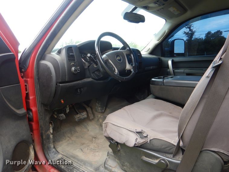 image for item DI0366 2011 Chevrolet Silverado 3500HD  Ext. Cab pickup truck