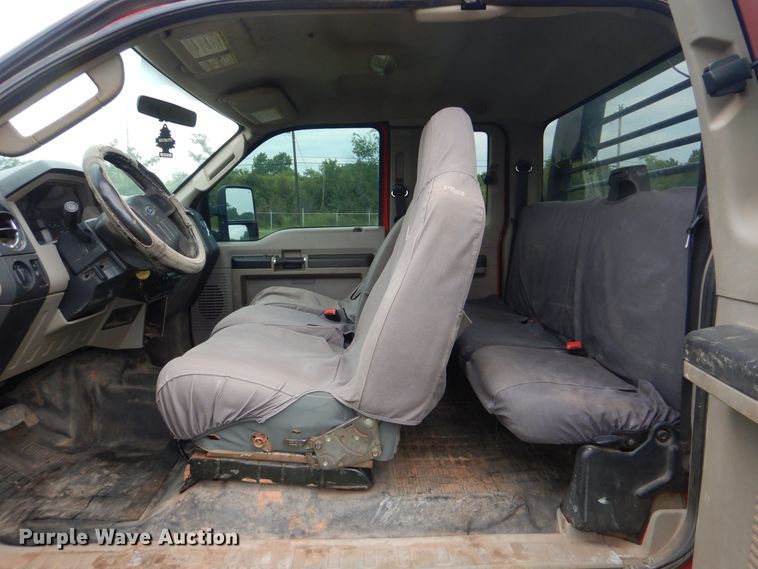 image for item DI0370 2010 Ford F550 Super Duty  SuperCab flatbed truck