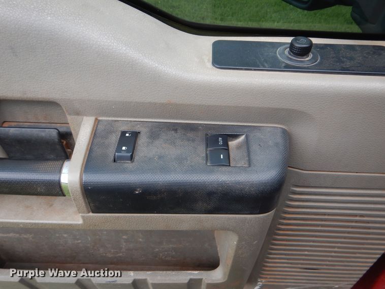 image for item DI0370 2010 Ford F550 Super Duty  SuperCab flatbed truck