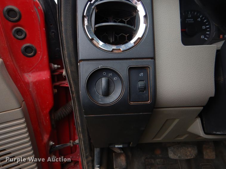 image for item DI0370 2010 Ford F550 Super Duty  SuperCab flatbed truck