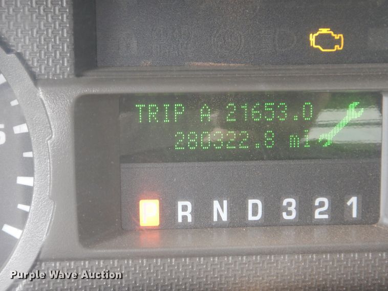 image for item DI0370 2010 Ford F550 Super Duty  SuperCab flatbed truck