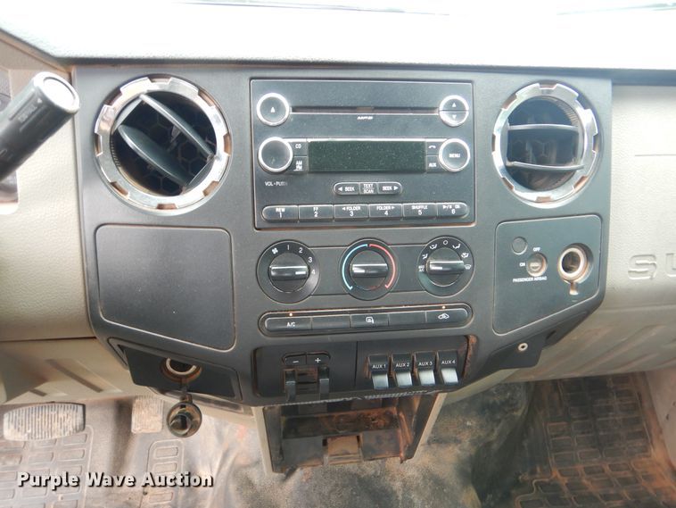 image for item DI0370 2010 Ford F550 Super Duty  SuperCab flatbed truck