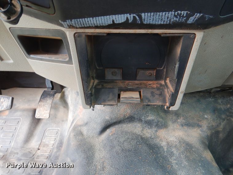 image for item DI0370 2010 Ford F550 Super Duty  SuperCab flatbed truck