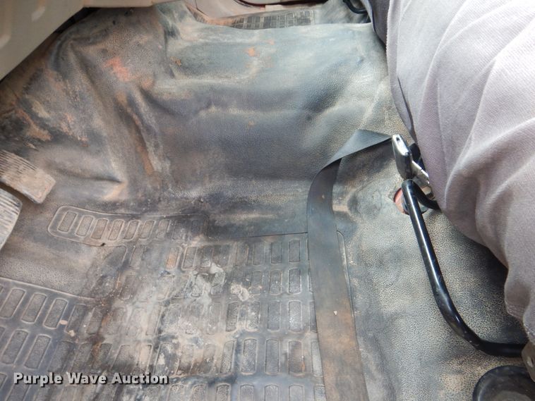 image for item DI0370 2010 Ford F550 Super Duty  SuperCab flatbed truck