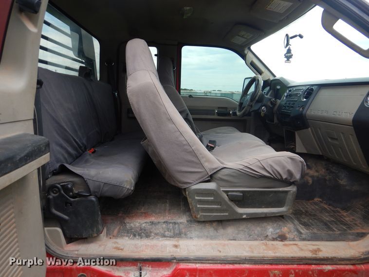 image for item DI0370 2010 Ford F550 Super Duty  SuperCab flatbed truck