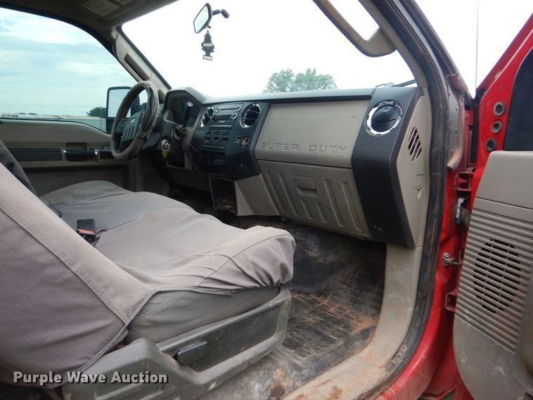 image for item DI0370 2010 Ford F550 Super Duty  SuperCab flatbed truck