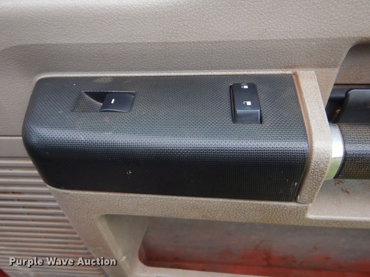 image for item DI0370 2010 Ford F550 Super Duty  SuperCab flatbed truck