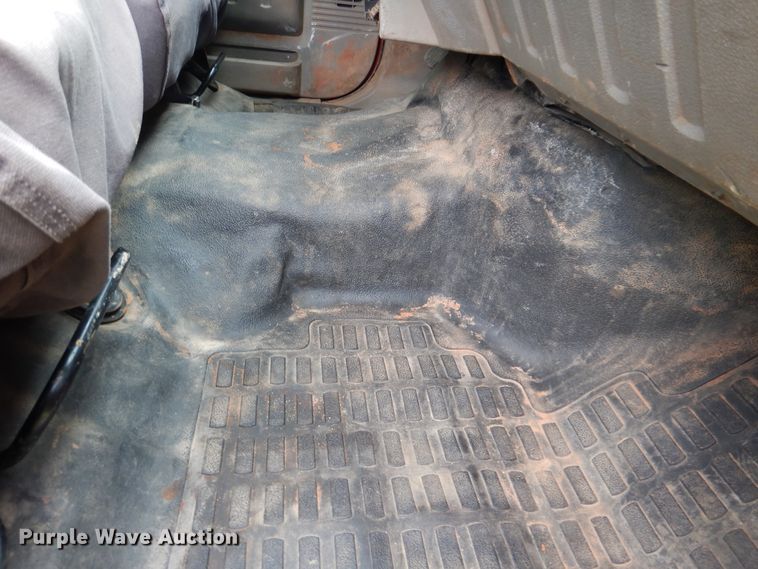 image for item DI0370 2010 Ford F550 Super Duty  SuperCab flatbed truck