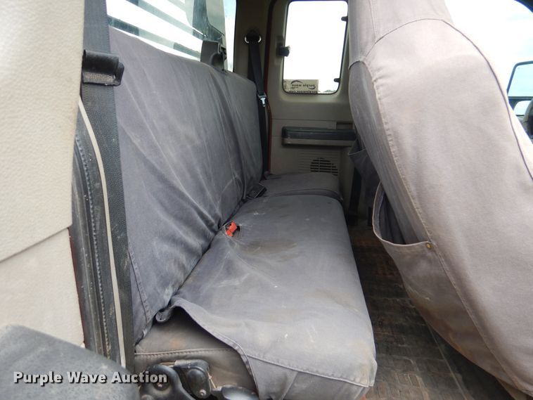 image for item DI0370 2010 Ford F550 Super Duty  SuperCab flatbed truck