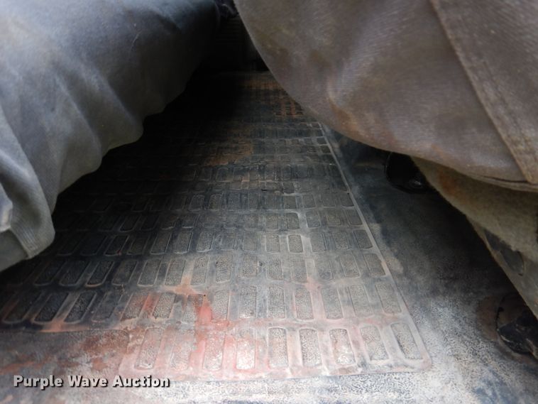 image for item DI0370 2010 Ford F550 Super Duty  SuperCab flatbed truck