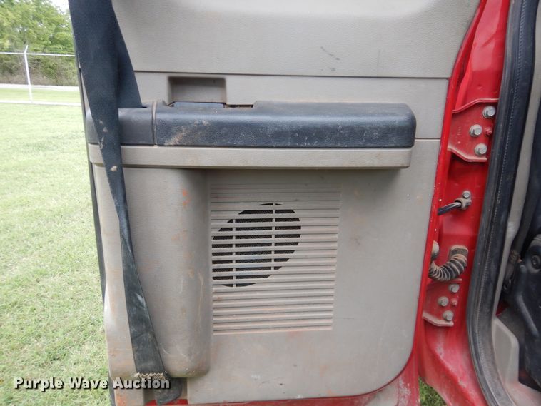 image for item DI0370 2010 Ford F550 Super Duty  SuperCab flatbed truck