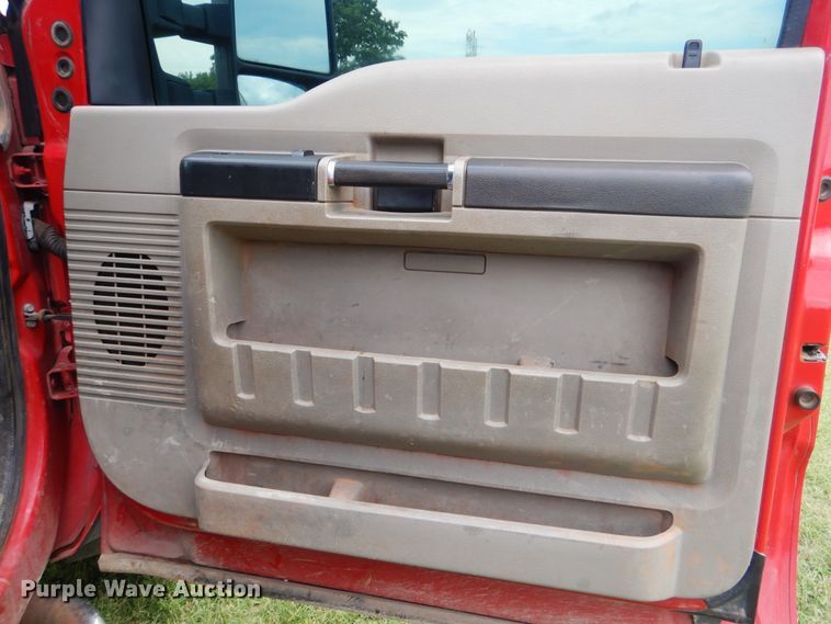 image for item DI0370 2010 Ford F550 Super Duty  SuperCab flatbed truck