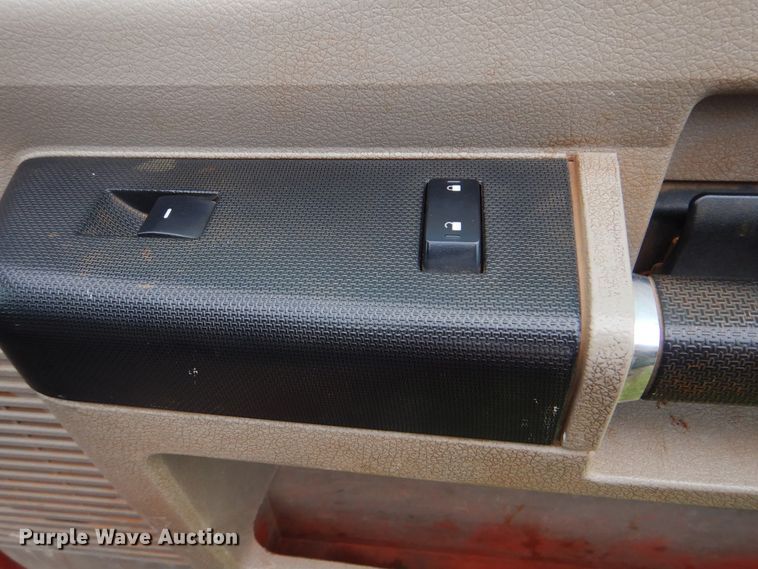 image for item DI0370 2010 Ford F550 Super Duty  SuperCab flatbed truck