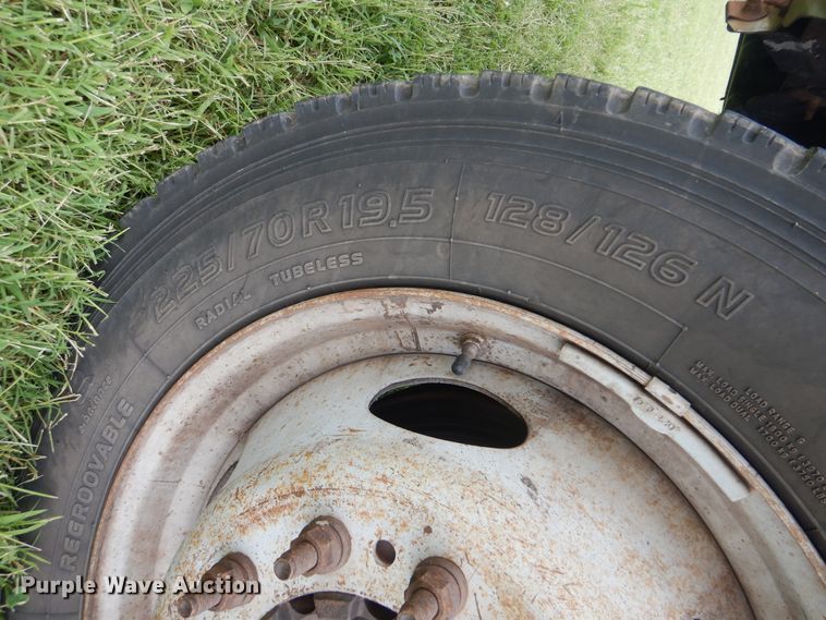 image for item DI0370 2010 Ford F550 Super Duty  SuperCab flatbed truck