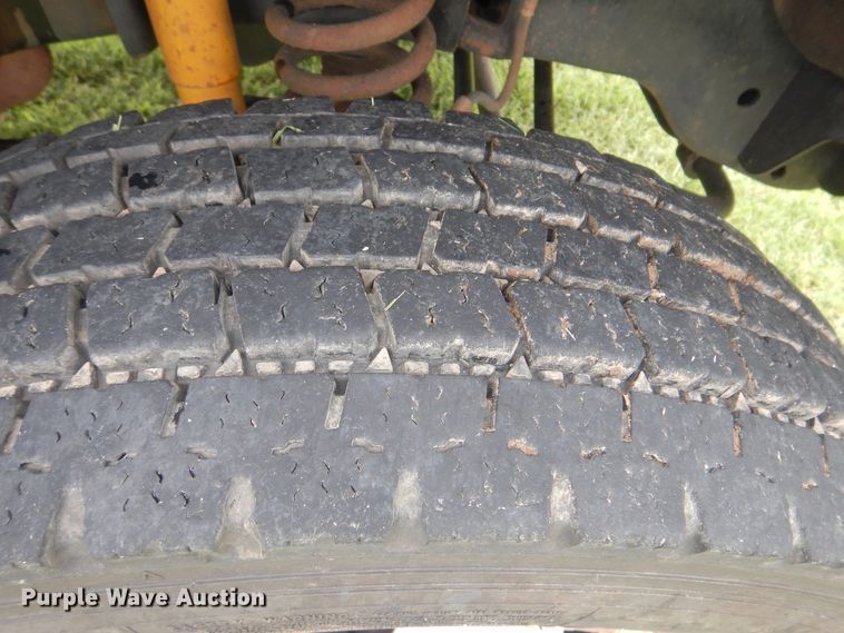 image for item DI0370 2010 Ford F550 Super Duty  SuperCab flatbed truck