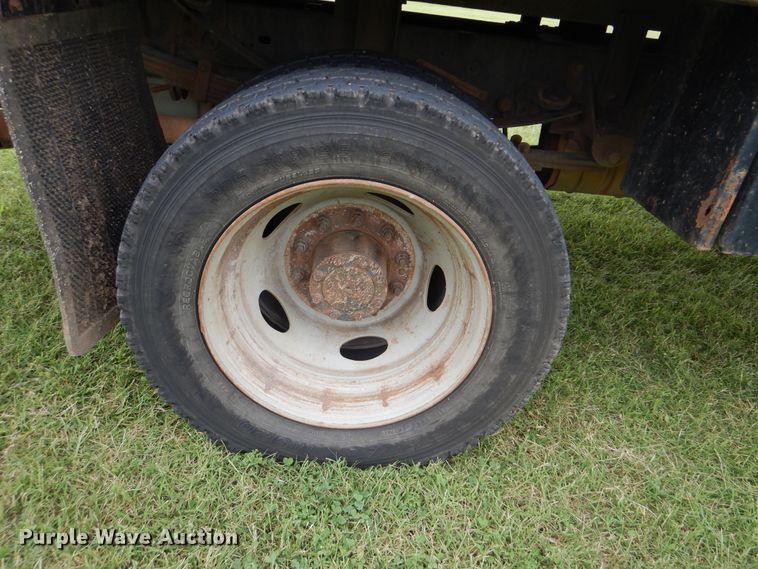 image for item DI0370 2010 Ford F550 Super Duty  SuperCab flatbed truck