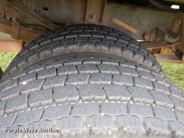 image for item DI0370 2010 Ford F550 Super Duty  SuperCab flatbed truck