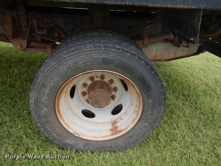 image for item DI0370 2010 Ford F550 Super Duty  SuperCab flatbed truck