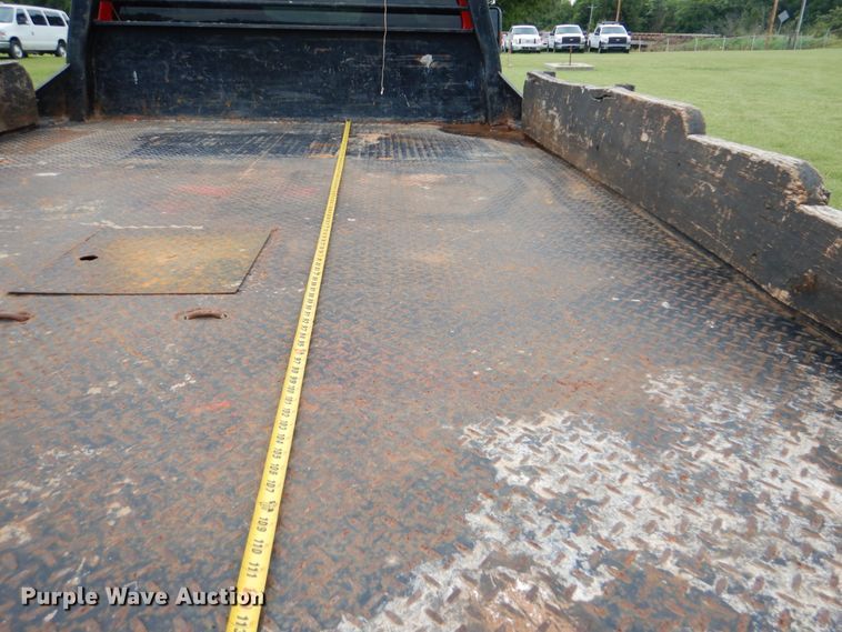 image for item DI0370 2010 Ford F550 Super Duty  SuperCab flatbed truck