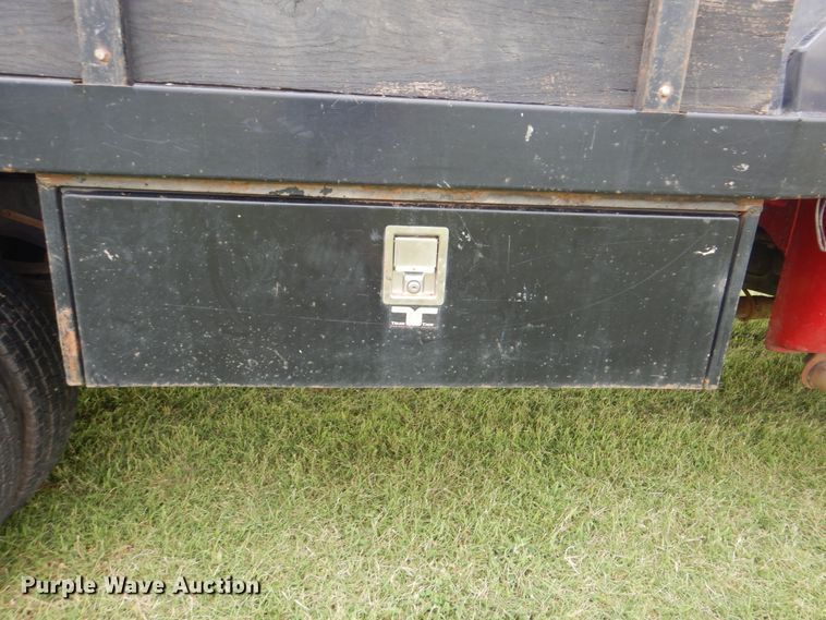 image for item DI0370 2010 Ford F550 Super Duty  SuperCab flatbed truck