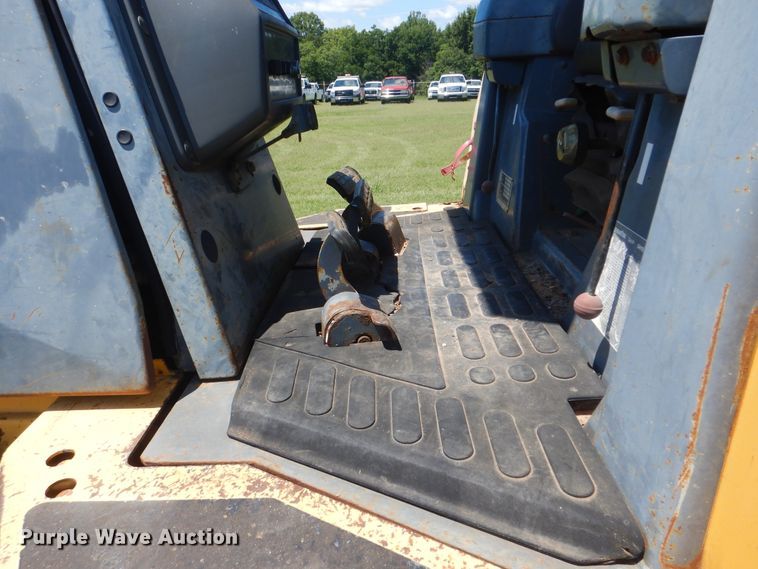 image for item HJ9890 2001 Komatsu D41E  dozer