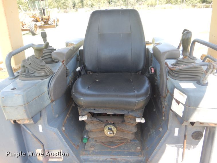 image for item HJ9890 2001 Komatsu D41E  dozer