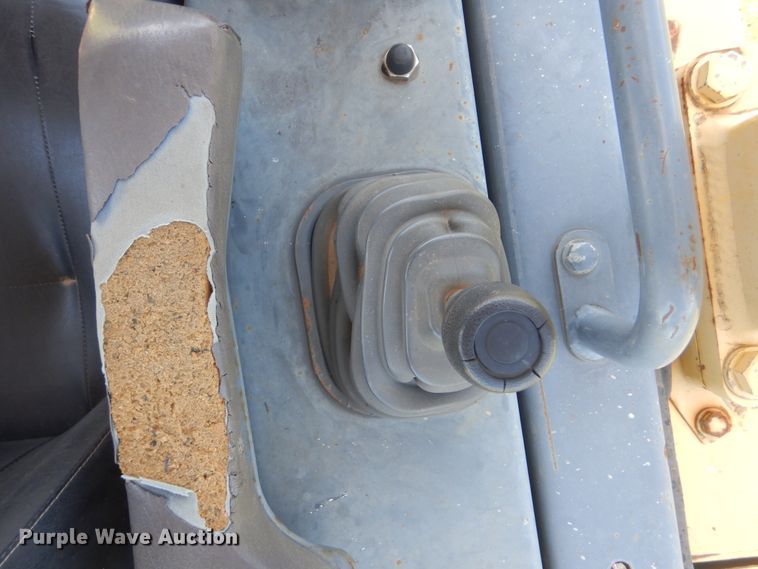 image for item HJ9890 2001 Komatsu D41E  dozer