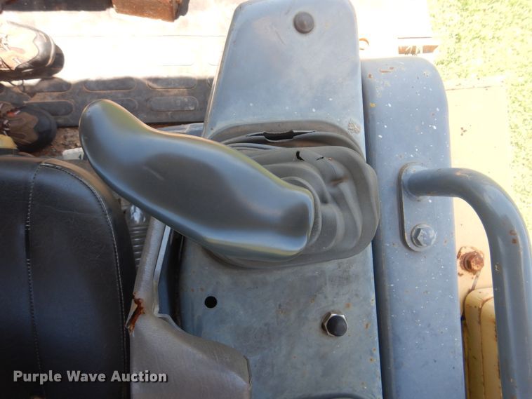 image for item HJ9890 2001 Komatsu D41E  dozer