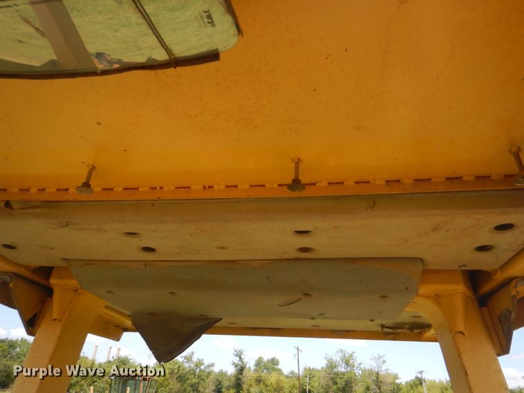 image for item HJ9890 2001 Komatsu D41E  dozer