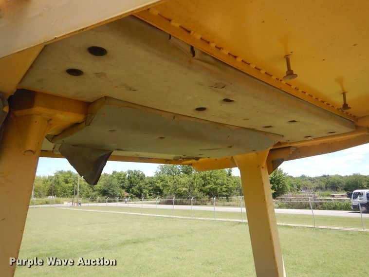 image for item HJ9890 2001 Komatsu D41E  dozer