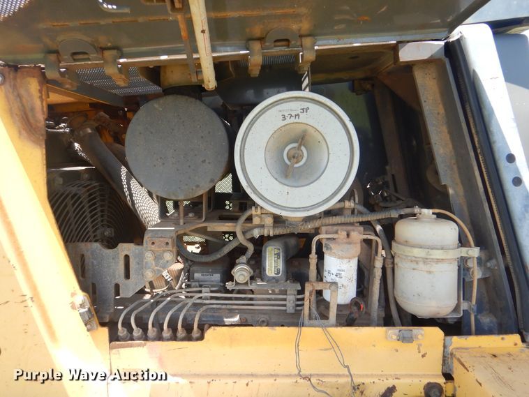 image for item HJ9890 2001 Komatsu D41E  dozer