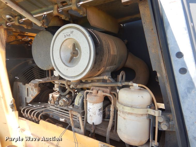 image for item HJ9890 2001 Komatsu D41E  dozer