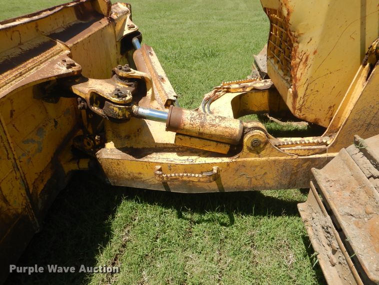 image for item HJ9890 2001 Komatsu D41E  dozer