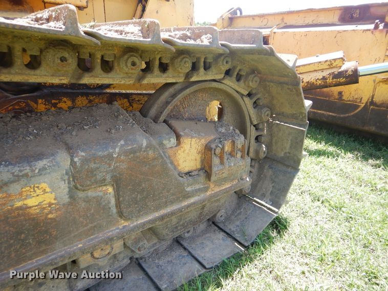 image for item HJ9890 2001 Komatsu D41E  dozer