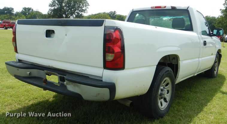 image for item HJ9893 2006 Chevrolet Silverado 1500  pickup truck