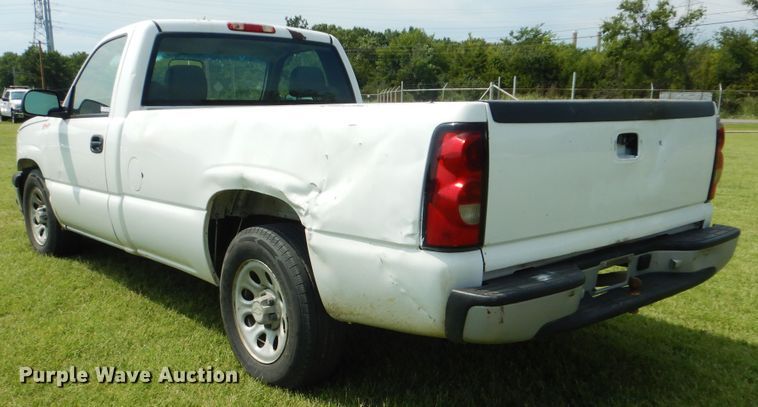 image for item HJ9893 2006 Chevrolet Silverado 1500  pickup truck