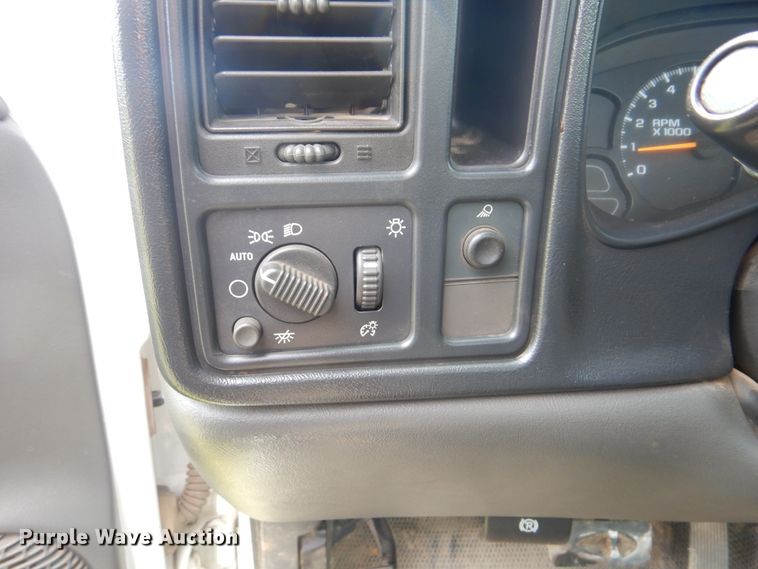 image for item HJ9893 2006 Chevrolet Silverado 1500  pickup truck