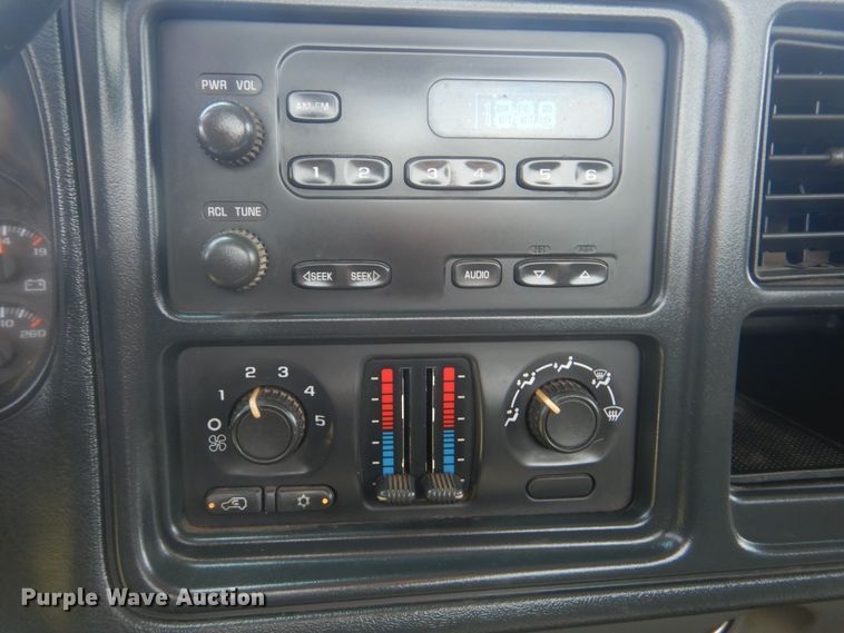 image for item HJ9893 2006 Chevrolet Silverado 1500  pickup truck