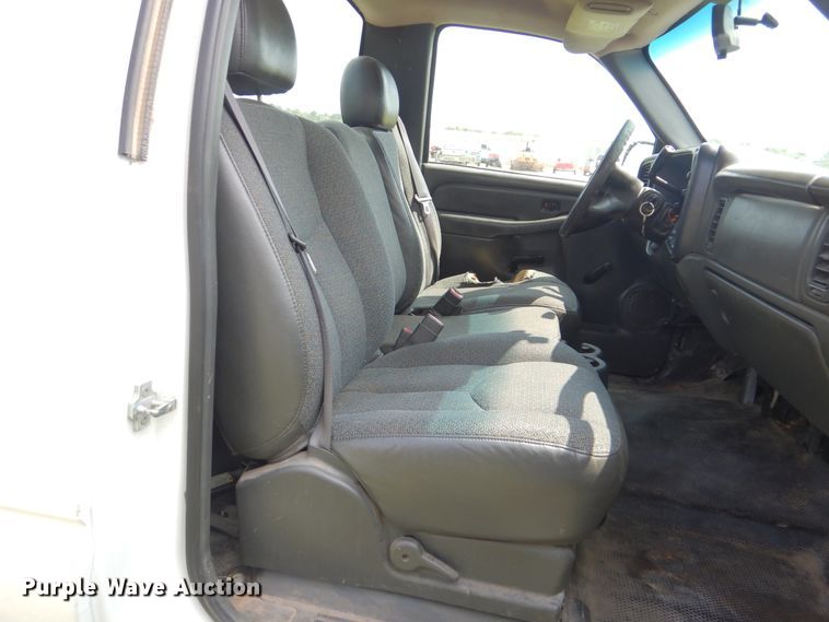 image for item HJ9893 2006 Chevrolet Silverado 1500  pickup truck