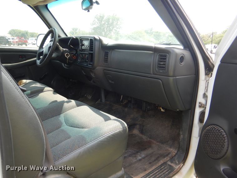 image for item HJ9893 2006 Chevrolet Silverado 1500  pickup truck