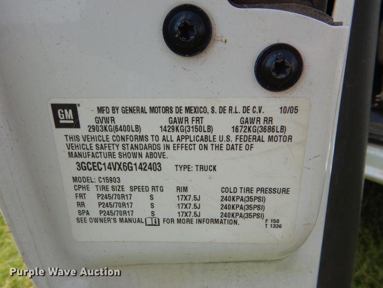 image for item HJ9893 2006 Chevrolet Silverado 1500  pickup truck