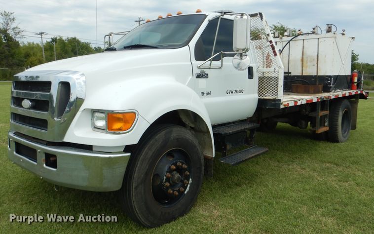 image for item HJ9894 2006 Ford F750 Super Duty  flatbed truck