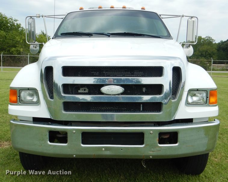 image for item HJ9894 2006 Ford F750 Super Duty  flatbed truck